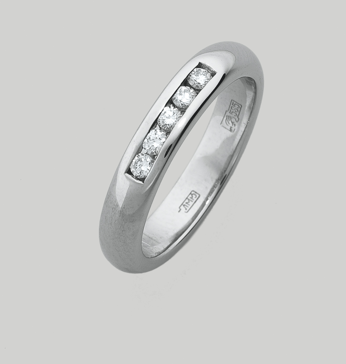 Обручальное кольцо из белого золота с бриллиантом 09036