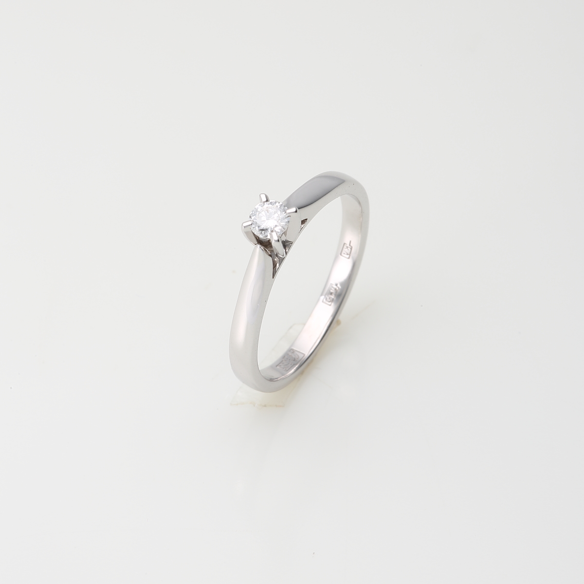 Помолвочное кольцо из белого золота с бриллиантом 73236