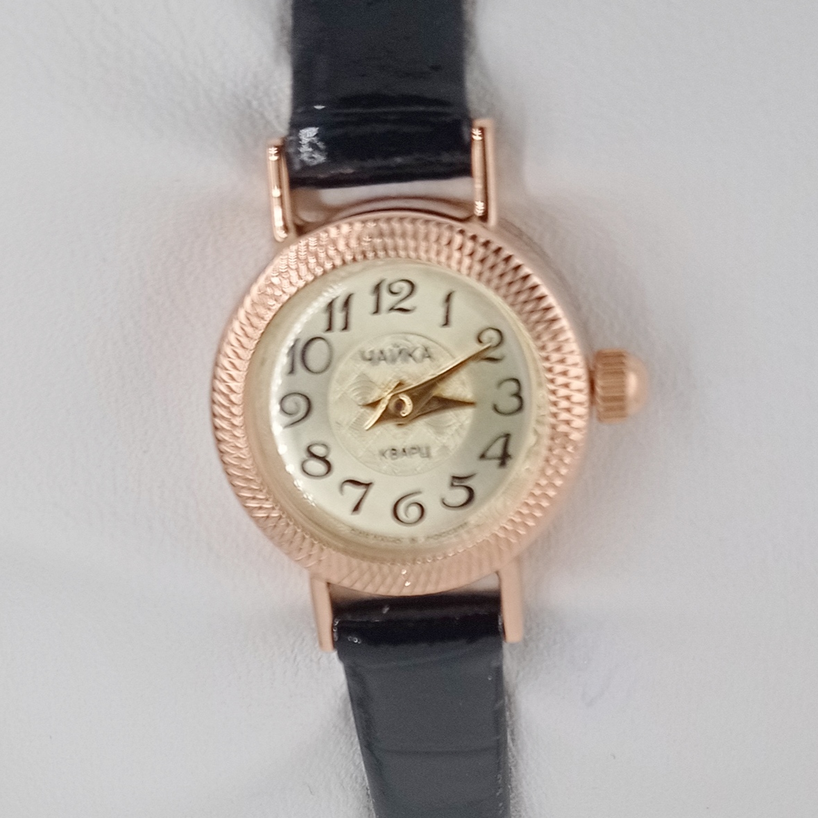 Женские часы из золота 44130-4.411