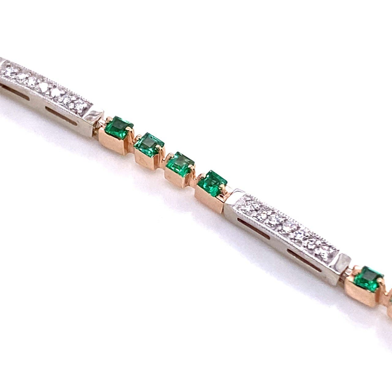 Браслет из золота с бриллиантом и с изумрудом Аметист 24060173 Браслет из золота с бриллиантом и с изумрудом Аметист 24060173 24060173